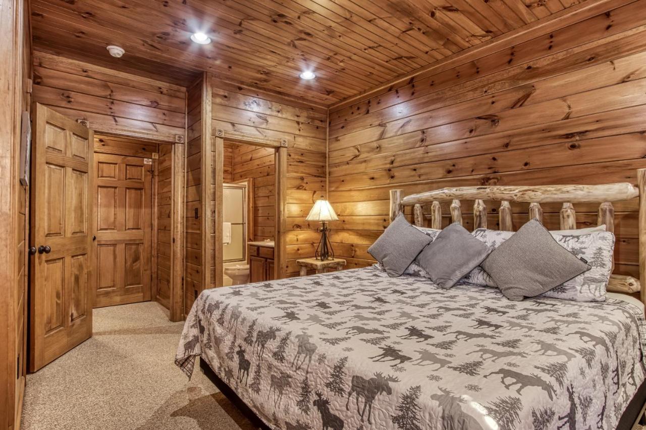 Lazy Bear Lodge, Hot Tub, Resort Pool, Wifi, 1089 Free Tickets Each Paid Day, Dollywood And More Гатлінбург Екстер'єр фото