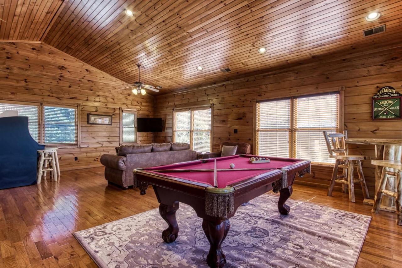 Lazy Bear Lodge, Hot Tub, Resort Pool, Wifi, 1089 Free Tickets Each Paid Day, Dollywood And More Гатлінбург Екстер'єр фото