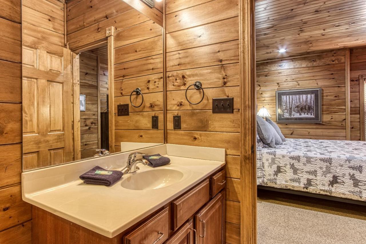 Lazy Bear Lodge, Hot Tub, Resort Pool, Wifi, 1089 Free Tickets Each Paid Day, Dollywood And More Гатлінбург Екстер'єр фото