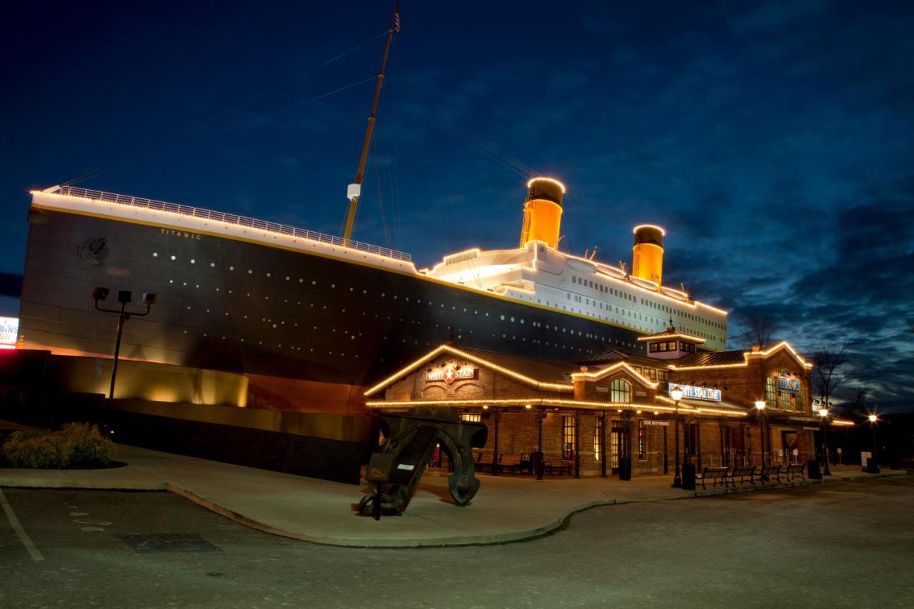 Lazy Bear Lodge, Hot Tub, Resort Pool, Wifi, 1089 Free Tickets Each Paid Day, Dollywood And More Гатлінбург Екстер'єр фото