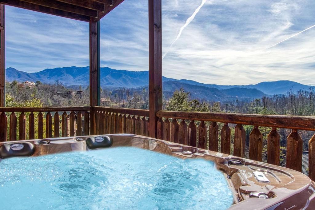 Lazy Bear Lodge, Hot Tub, Resort Pool, Wifi, 1089 Free Tickets Each Paid Day, Dollywood And More Гатлінбург Екстер'єр фото