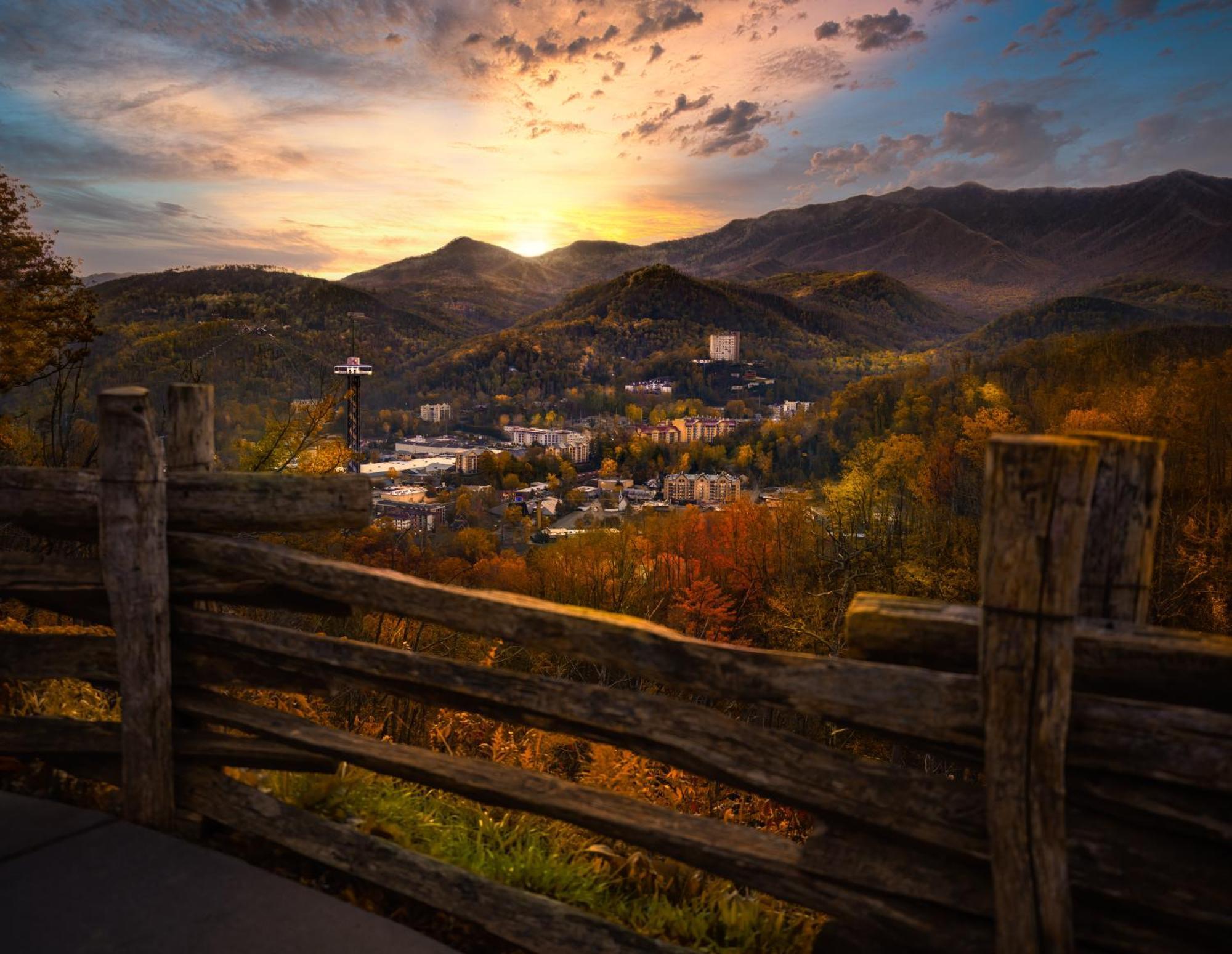 Lazy Bear Lodge, Hot Tub, Resort Pool, Wifi, 1089 Free Tickets Each Paid Day, Dollywood And More Гатлінбург Екстер'єр фото